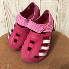 adidasサンダルのサムネイル