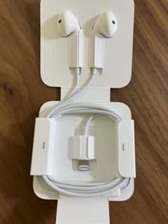 iPhone付属品　純正イヤホンのサムネイル