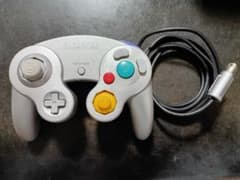 ゲームキューブ コントローラー シルバーのサムネイル