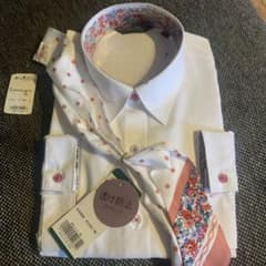 【週末限定値下げ】新品・タグ付   レディースシャツのサムネイル