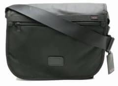 美品✨トゥミ メッセンジャーバッグ ナイロン 黒 A4 ロゴプレート 22171 TUMI】美品 メッセンジャーバッグ ナイロン 黒 A4 ロゴプレート - メルカリ