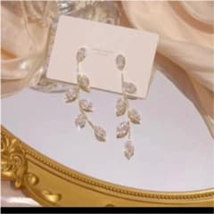 ウェディング アクセサリー　18Kリアルゴールドメッキ　葉ピアスのサムネイル