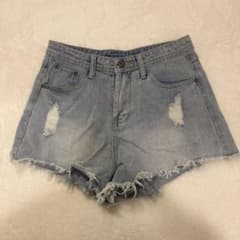 デニム ショートパンツ ダメージ加工のサムネイル