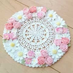 レース編みドイリー 淡いピンク薔薇とマーガレット ハンドメイド