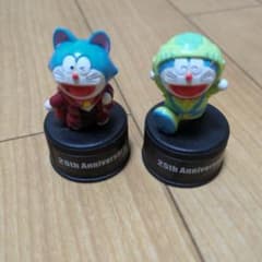 ドラえもん映画　25周年記念ペットボトルキャップ　フィギュアセット ドラえもん 25周年記念 フィギュアセット ペットボトルキャップ - メルカリ