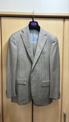 り*ん様 CORNELIANI ストライプスーツ ベージュジャケットとパンツのサムネイル