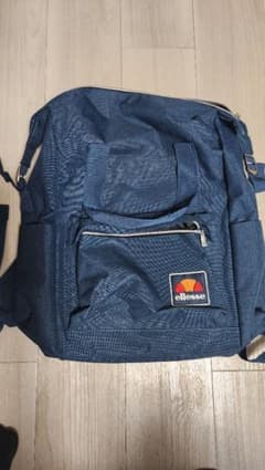 ellesse ネイビー リュックのサムネイル