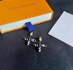 LOUIS VUITTON × 草間彌生 2023 コラボ ドット柄 ピアス