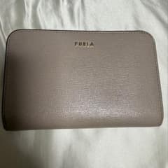 FURLA二つ折り財布のサムネイル