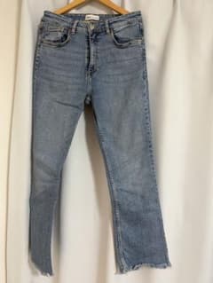 ZARA ザラ カットオフ フレアデニムパンツ EUR40のサムネイル