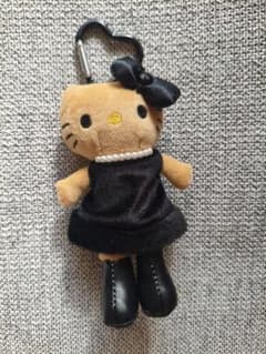 ハローキティ 黒ドレス キーホルダー - メルカリ