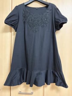 TO BE CHIC 半袖カットソー ブラック 刺繍のサムネイル
