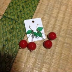 さくらんぼ ピアスのサムネイル