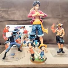ワンピース 三兄弟の絆 子どもの頃と成長後（ルフィー、エース、サボ）のサムネイル