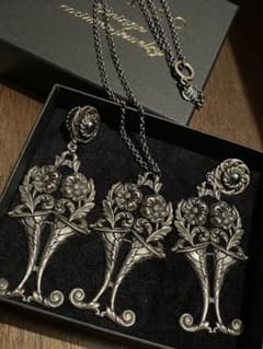 maruo Bouquet-black- ピアス・ネックレスコフレ - メルカリ
