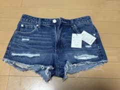 バックカットデザインダメージデニムショートパンツのサムネイル