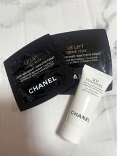 CHANEL シャネル UV エサンシエル コンプリート ル リフト サンプルのサムネイル