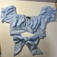 SHEIN 花柄 パフスリーブ クロスフロント トップスのサムネイル