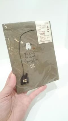 新品未使用 ブックカバー 文庫本 用 ベージュ かわいい 裏地 水玉のサムネイル