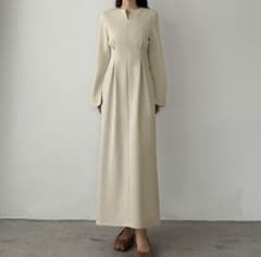 【新品未使用 】Louere ロングワンピース アイボリー フレア 袖スリットのサムネイル