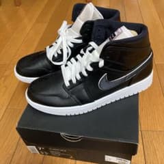 ナイキ エアジョーダン1 ミッド ブラックのサムネイル