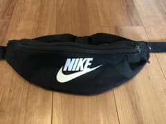 NIKE ボディバッグ ブラック ウエストポーチのサムネイル