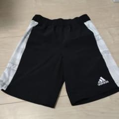アディダス　ハーフパンツ　130cmのサムネイル