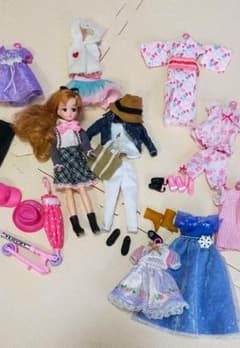 リカちゃん■ドレス＋お洋服＋靴＋スーツケース＋傘＋その他沢山お買い得セットのサムネイル