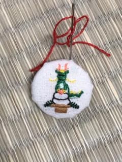 くるみボタン　刺繍　お正月のサムネイル