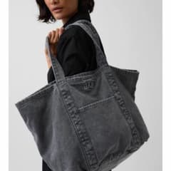 完売品　新品タグ付き　GAPロゴトートバッグ　ブラック GAP トートバッグ ブラック - メルカリ