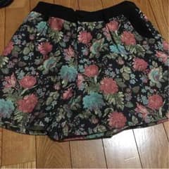 アンティークな花柄のサムネイル