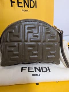 新品FENDI バケットポーチ スモール FFモチーフエンボス ナッパレザー