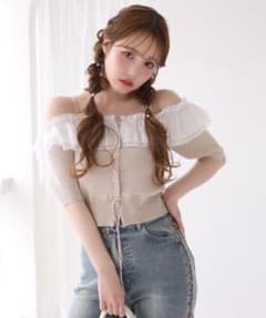 肩パールオフショルフリルニット NICE CLAUP ベージュのサムネイル