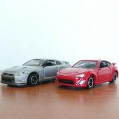 トミカ 2台 (86&GTR35) バラ可能 箱無しのサムネイル