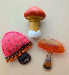 きのこグッズ　3点セット　ブローチ　おまけのオブジェのサムネイル