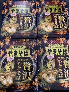 ◾️ペヤング 贅沢やきそば 本物の松茸 4個 カップ焼きそばのサムネイル