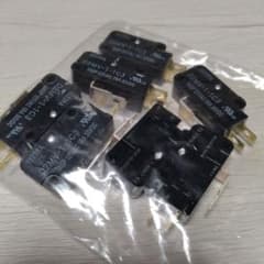 OMRON オムロン D2MV-01-1C3 マイクロスイッチ 7個 - メルカリ