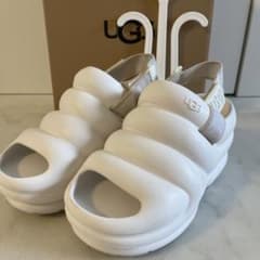 UGG AWW YEAH 24 白 厚底サンダルのサムネイル