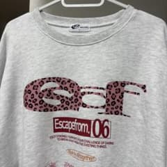 【ESCAPEFROM】ロゴ スウェット トレーナー 韓国のサムネイル