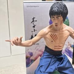 ブルースリー 1/4 70周年記念フィギュア エンターベイ ENTERBAYのサムネイル