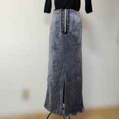 美品　レディース ロングタイトスカート グレー フェイクレザー切替のサムネイル