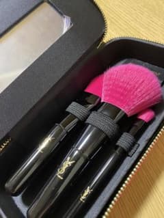 イブサンローランのサムネイル