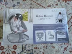 LARUTAN Deluxe Bassinet 多機能電動バウンサーのサムネイル