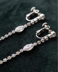 【美品】ビジュー ロングイヤリング クリップ式 揺れる キラキラのサムネイル