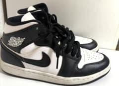 NIKE AIR JORDAN1MID ブラックホワイトのサムネイル