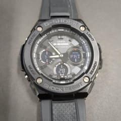 g-shock   GST-W100G  ジーショックのサムネイル