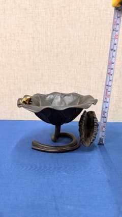 蛙飾り 蓮葉形 香炉台・茶道具風 置物 金彩細工 - メルカリ