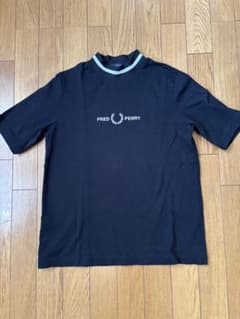 値下げしました！FRED PERRY 半袖Tシャツ 黒のサムネイル