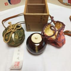 茶道具　高取焼　文琳茶入 鬼丸雪山 作　亡羊緞子　共箱 雪山 作 高取焼 文琳茶入 仕覆二点付 共箱 茶道具 雨龍間道 - メルカリ