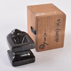 茶道具　楽吉左衛門　九代了入作　一閑人　蓋置　共箱　V　R9013 茶道具 楽吉左衛門 九代了入作 一閑人 蓋置 共箱 V R9013 - メルカリ